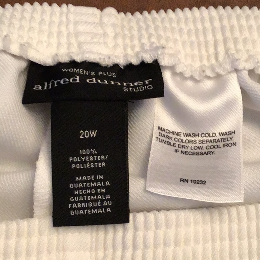 Alfred Dunner Studio Woman’s Plus Pants - Picture 2 of 2